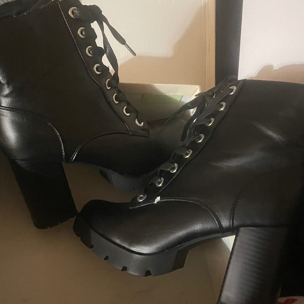 a Sincerely Jules Racer black  lace-up combat boot